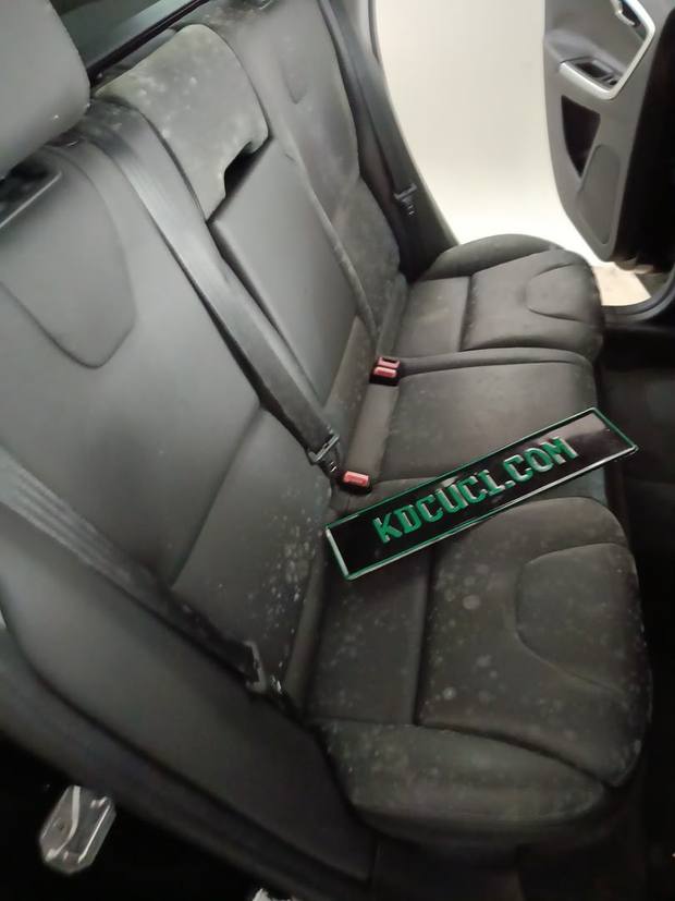 Kusyen kereta sebelum dicuci