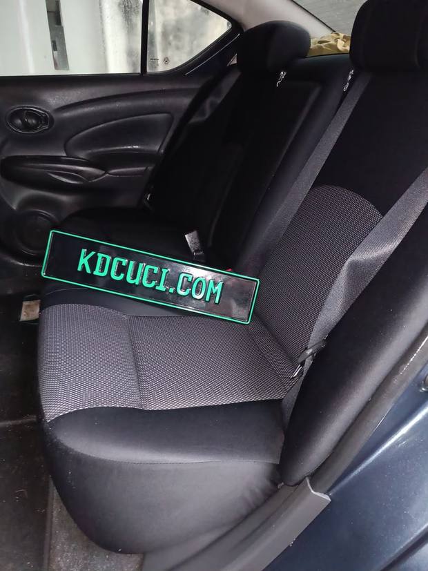 Tempat duduk kereta selepas dicuci